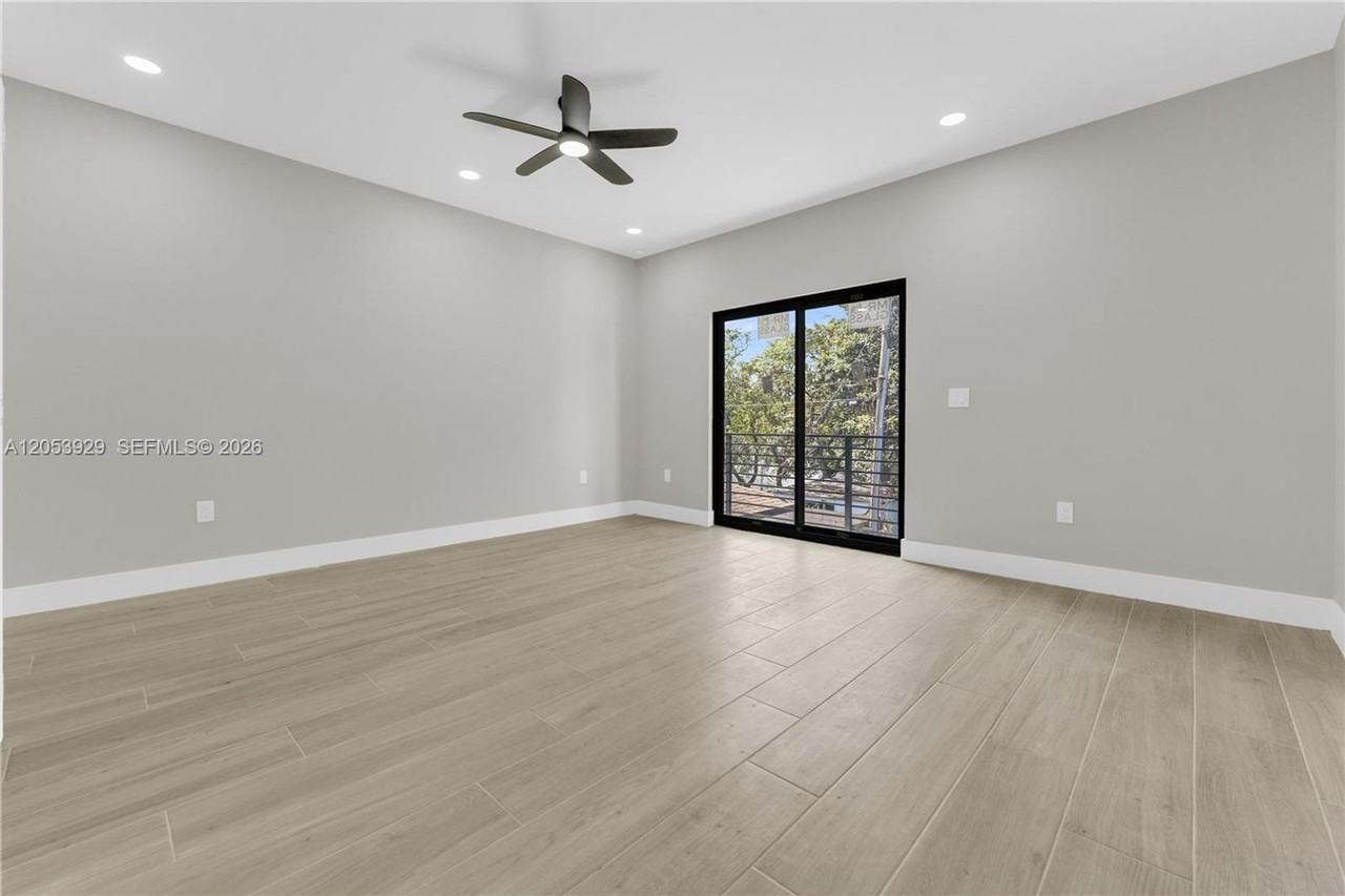 1816 Nw 49th St - Photo 7 of 16