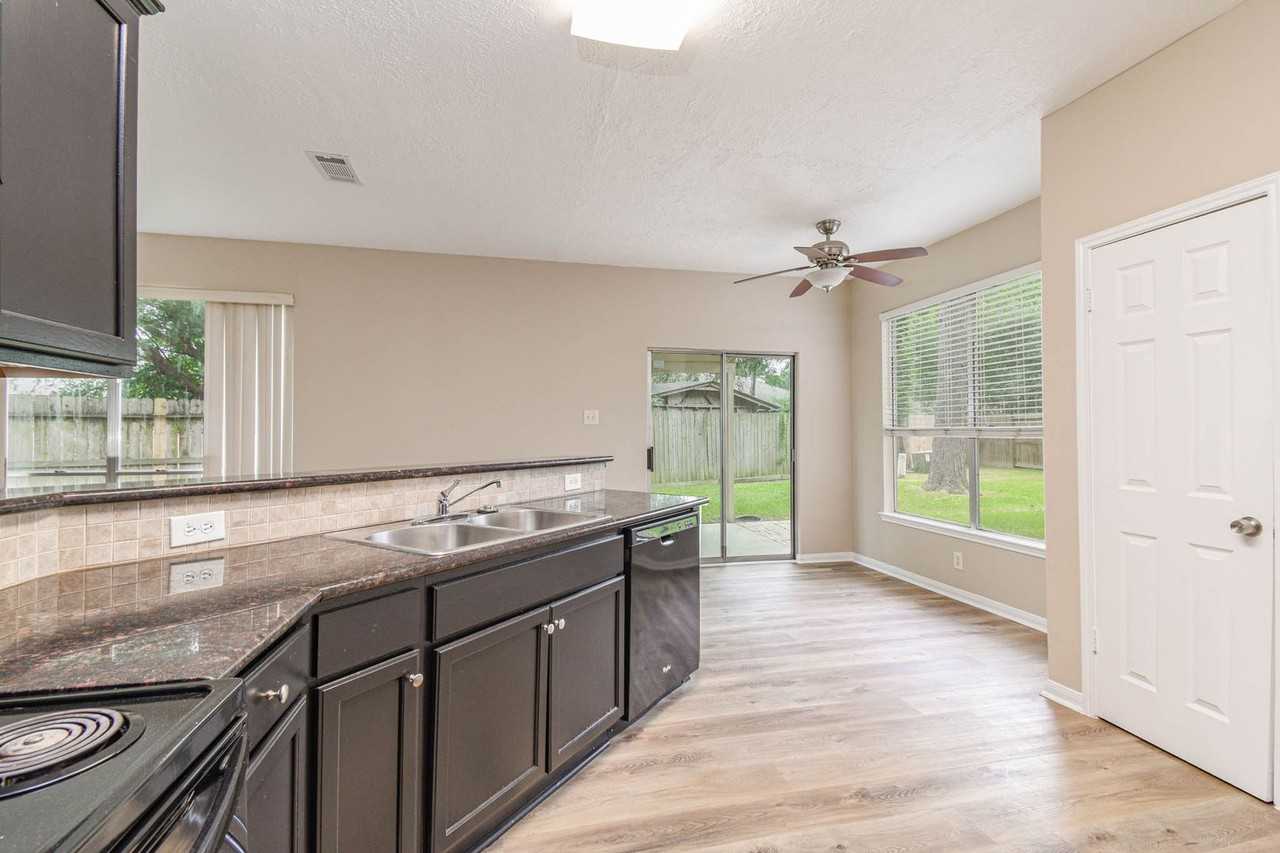 9523 Tallow Tree Dr - Photo 3 of 24