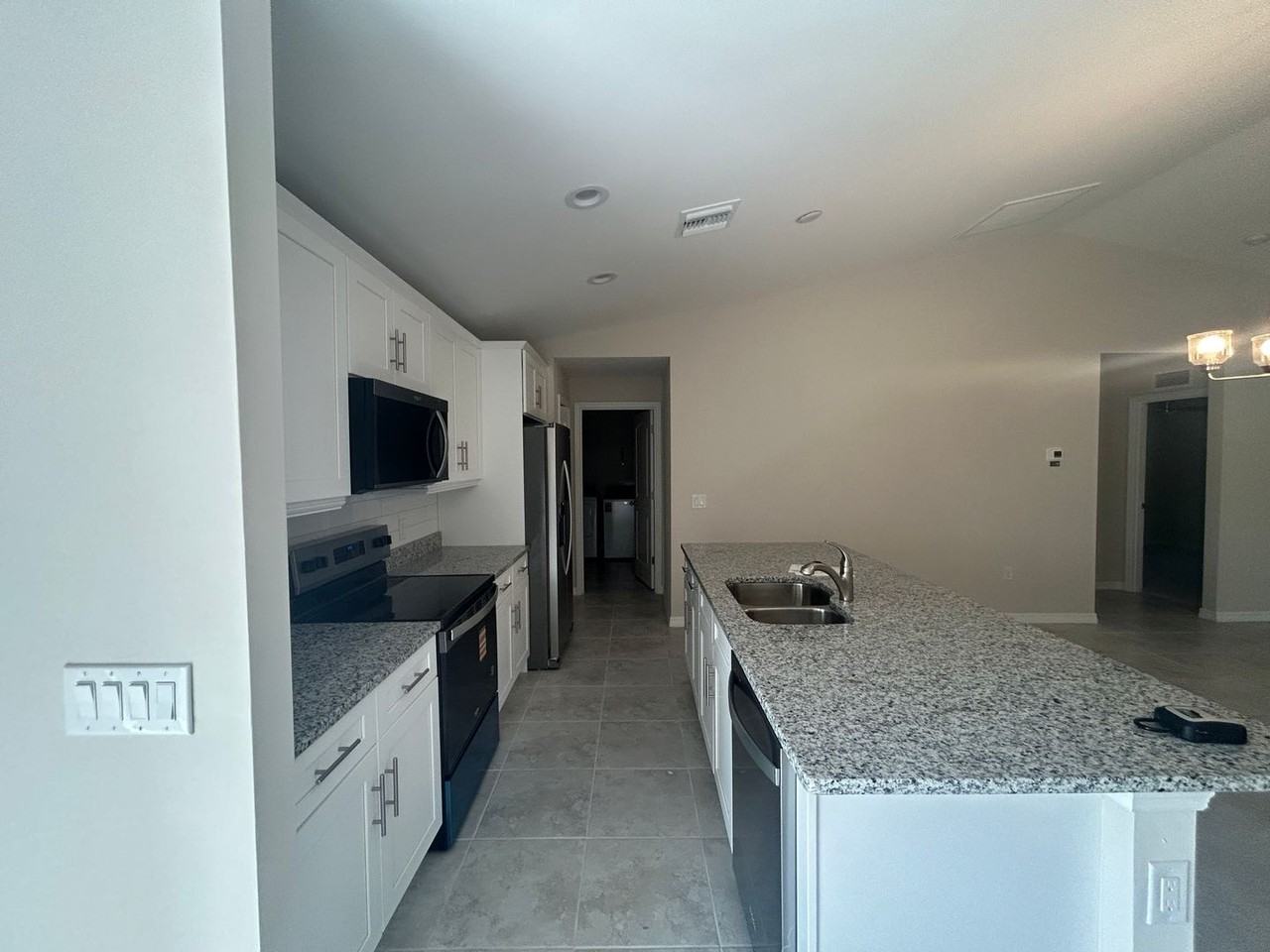 2804 Ne 6th Ave - Photo 4 of 21