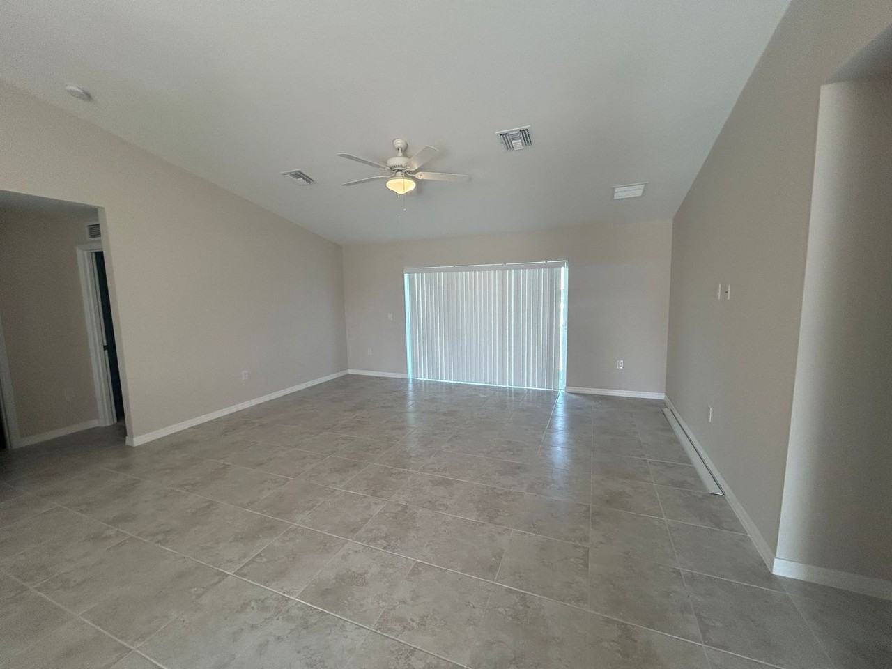 2804 Ne 6th Ave - Photo 5 of 21