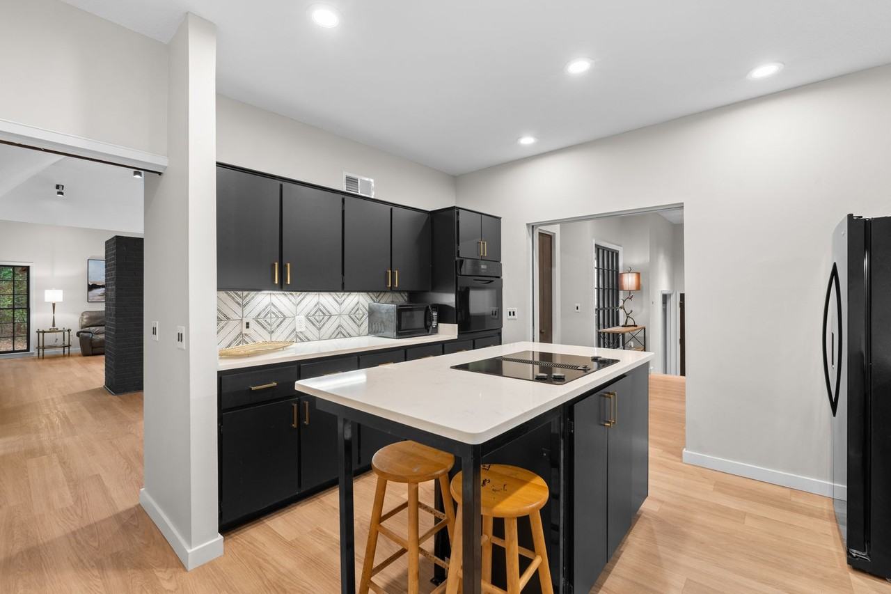 211 Wendwood Dr - Photo 3 of 44