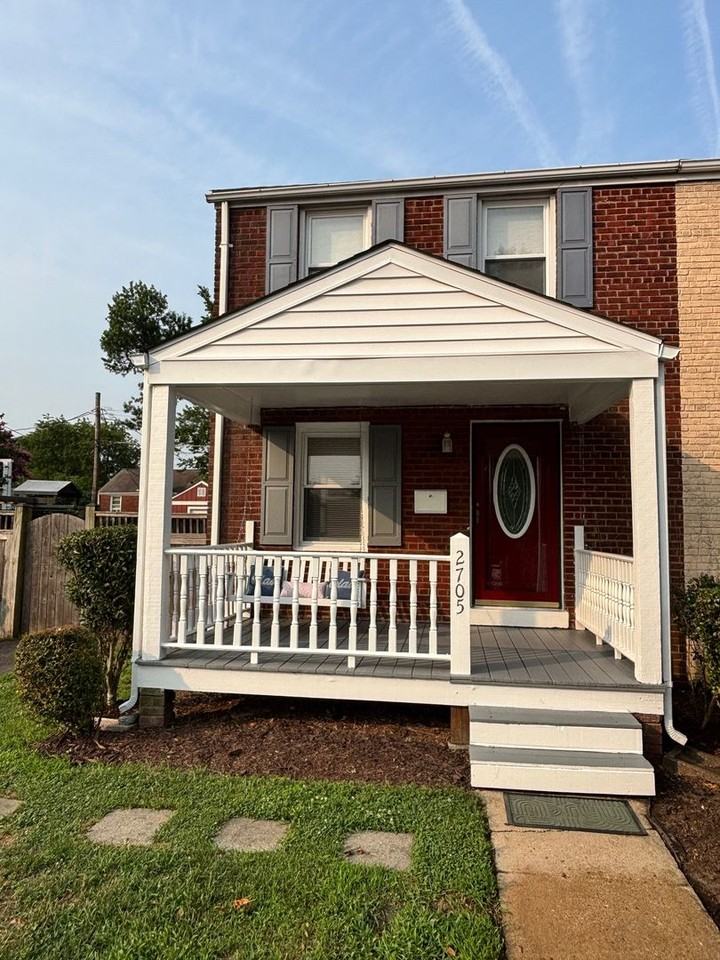 2705 Fort Dr - Photo 2 of 27
