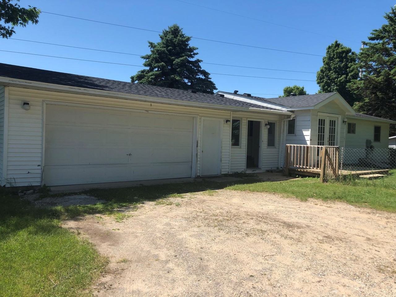 2824 Country Ln - Photo 3 of 17