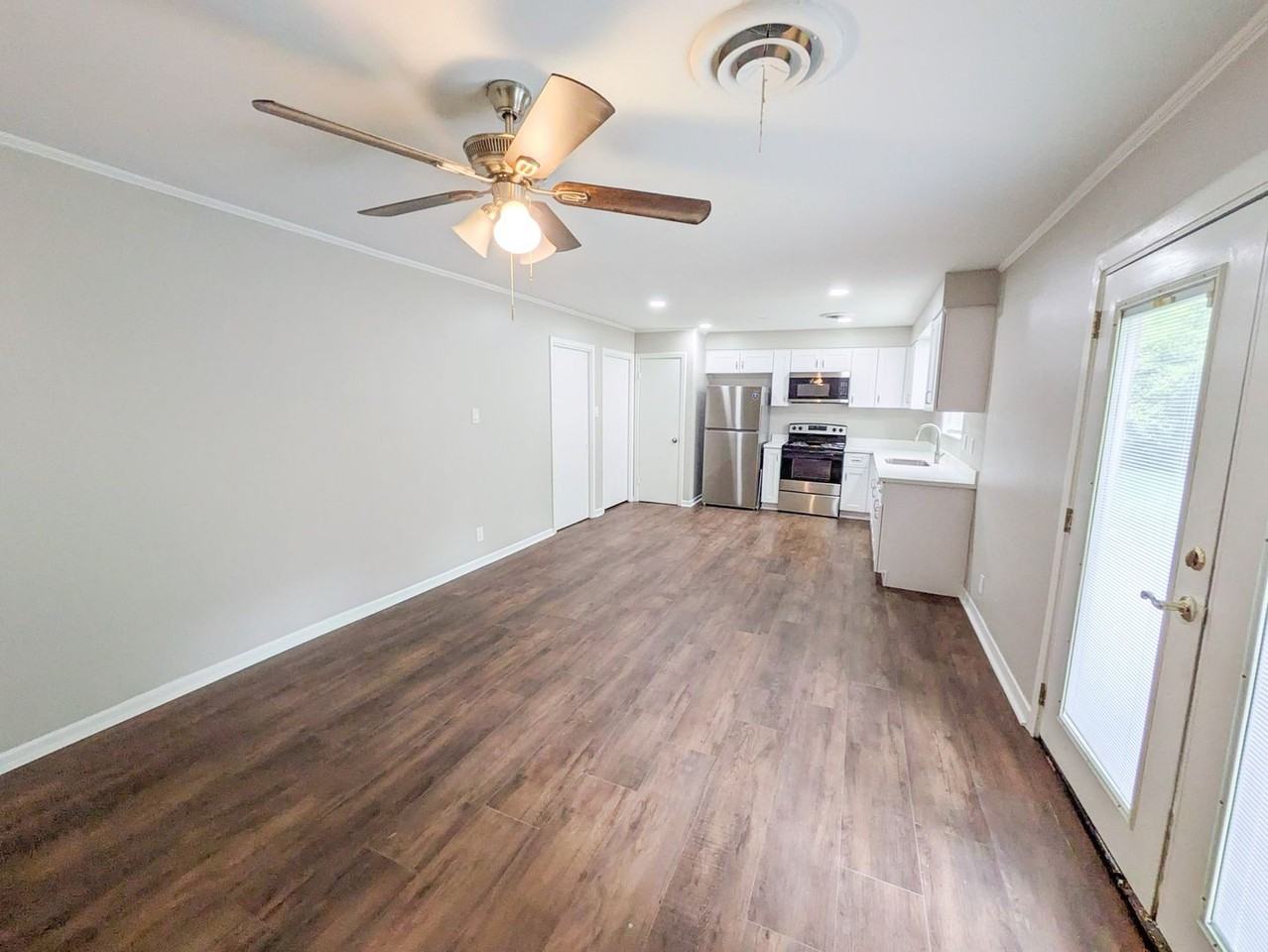 2331 Coronado Pl - Photo 4 of 17