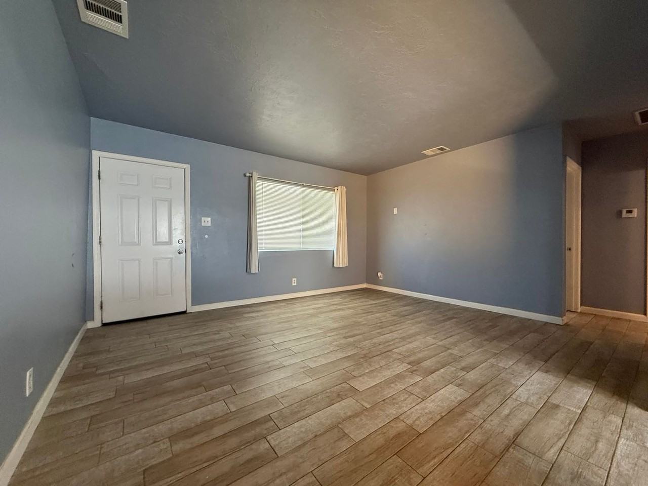 718 Pierce St - Photo 3 of 18