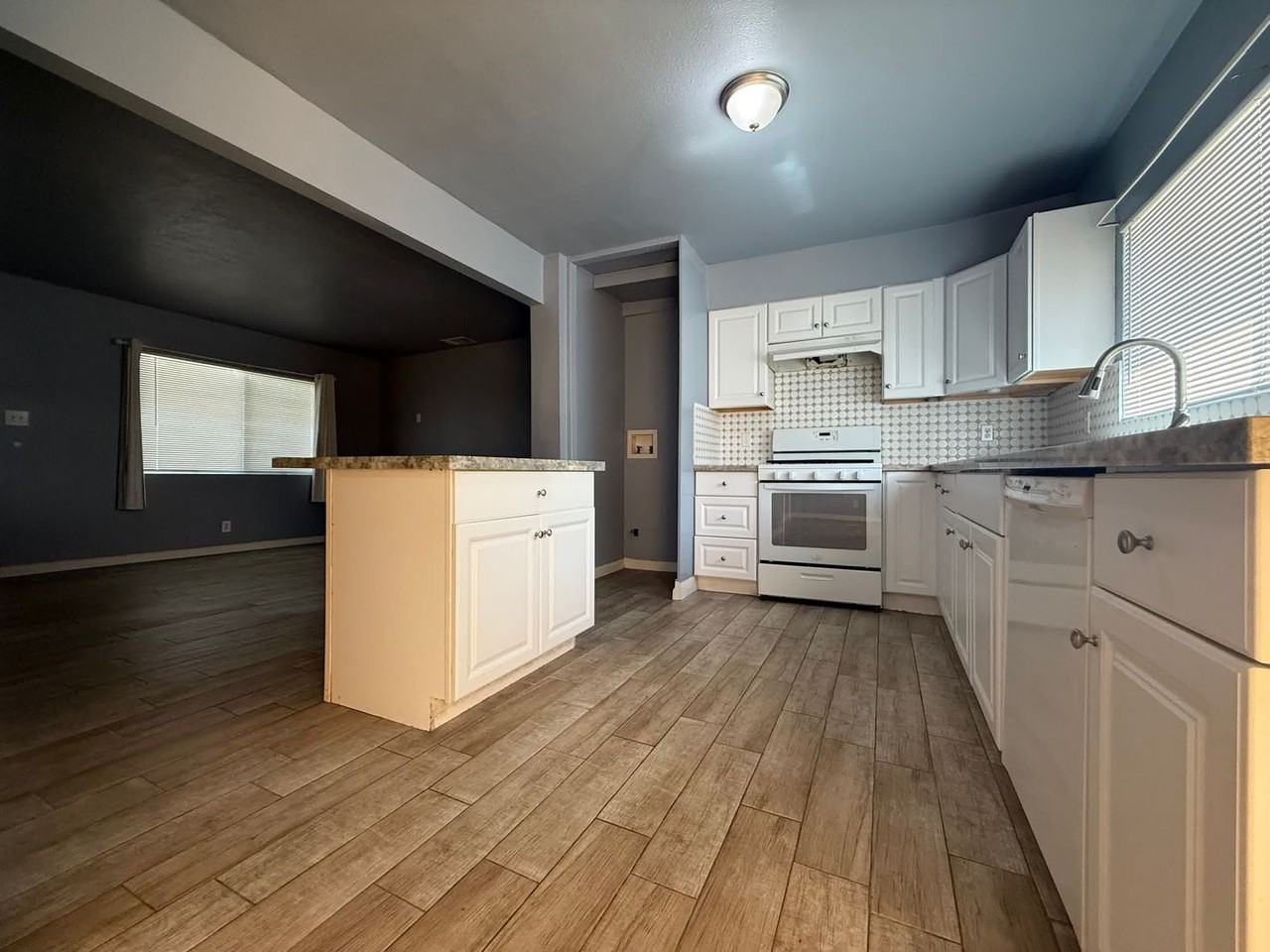 718 Pierce St - Photo 4 of 18