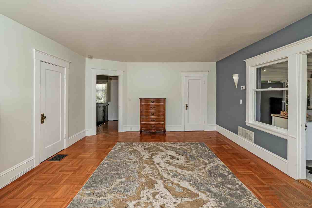 2238 Lakeshore Ave - Photo 4 of 26