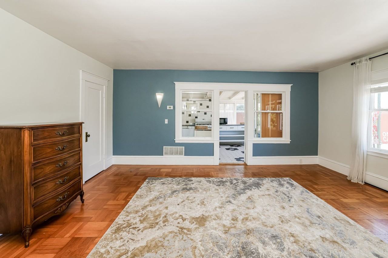 2238 Lakeshore Ave - Photo 5 of 26