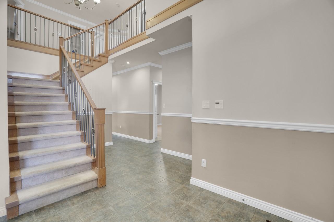 15108 76A Avenue - Photo 3 of 30