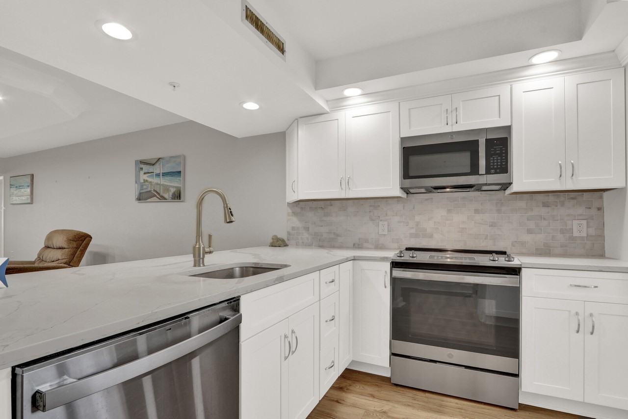 701 Seafarer Circle #105 - Photo 4 of 11