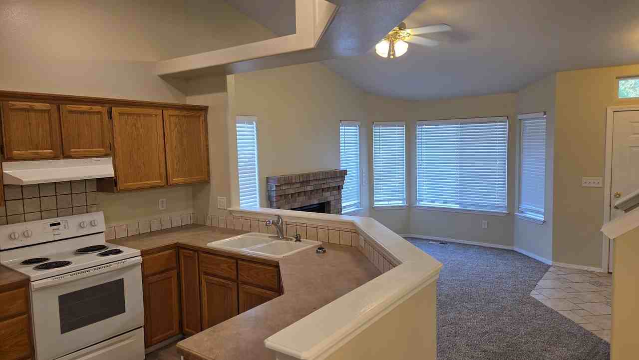 4004 E Park Ridge Dr #1 - Photo 5 of 22