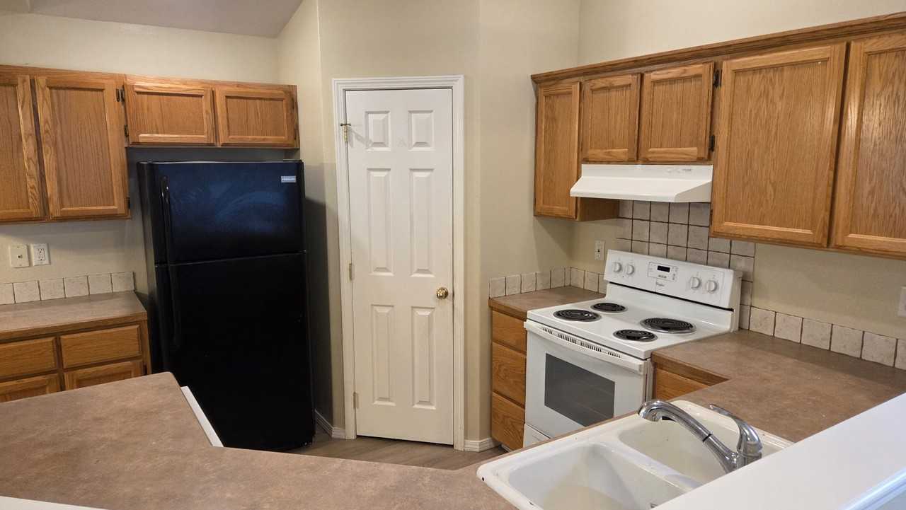4004 E Park Ridge Dr #1 - Photo 6 of 22