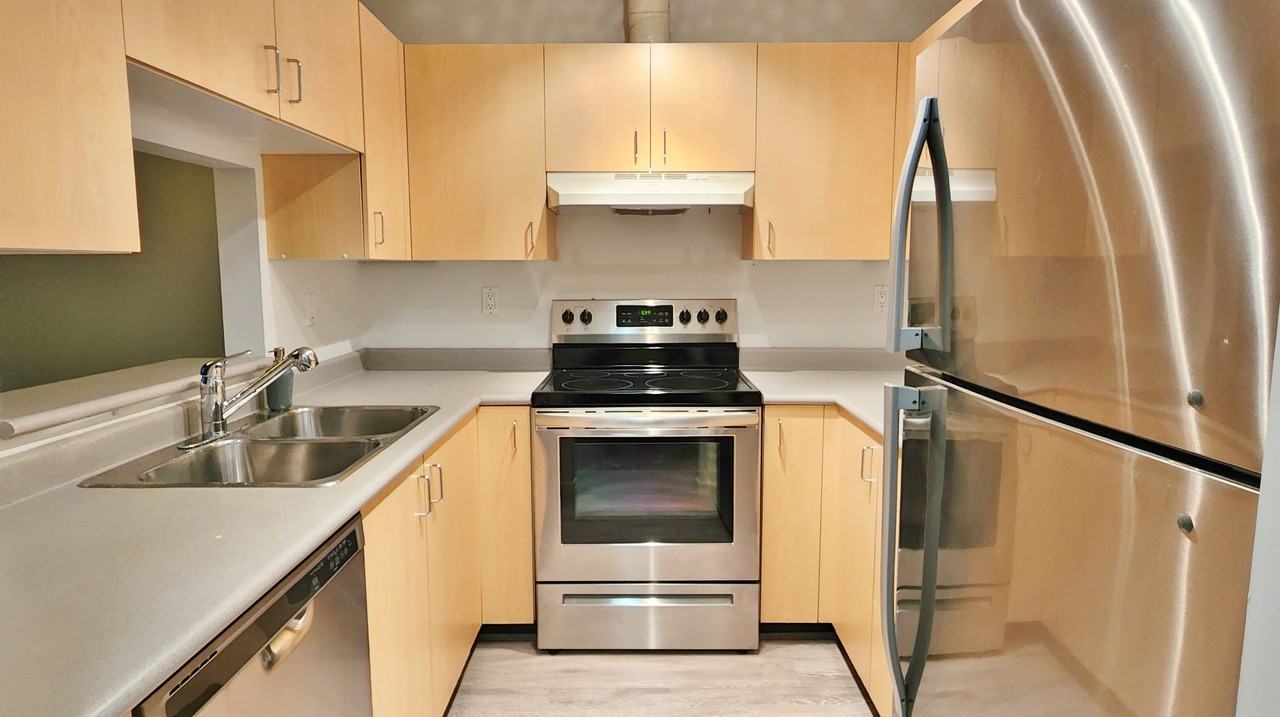 1010 Howe Street #6xx - Photo 7 of 15