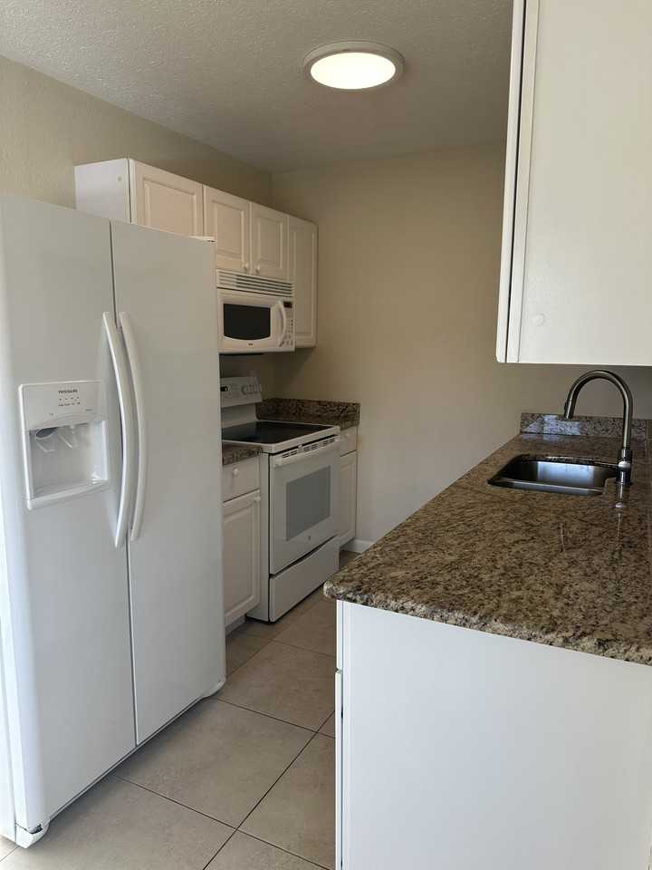 4621 Bayshore Dr Apt Q6 #Q6 - Photo 6 of 12