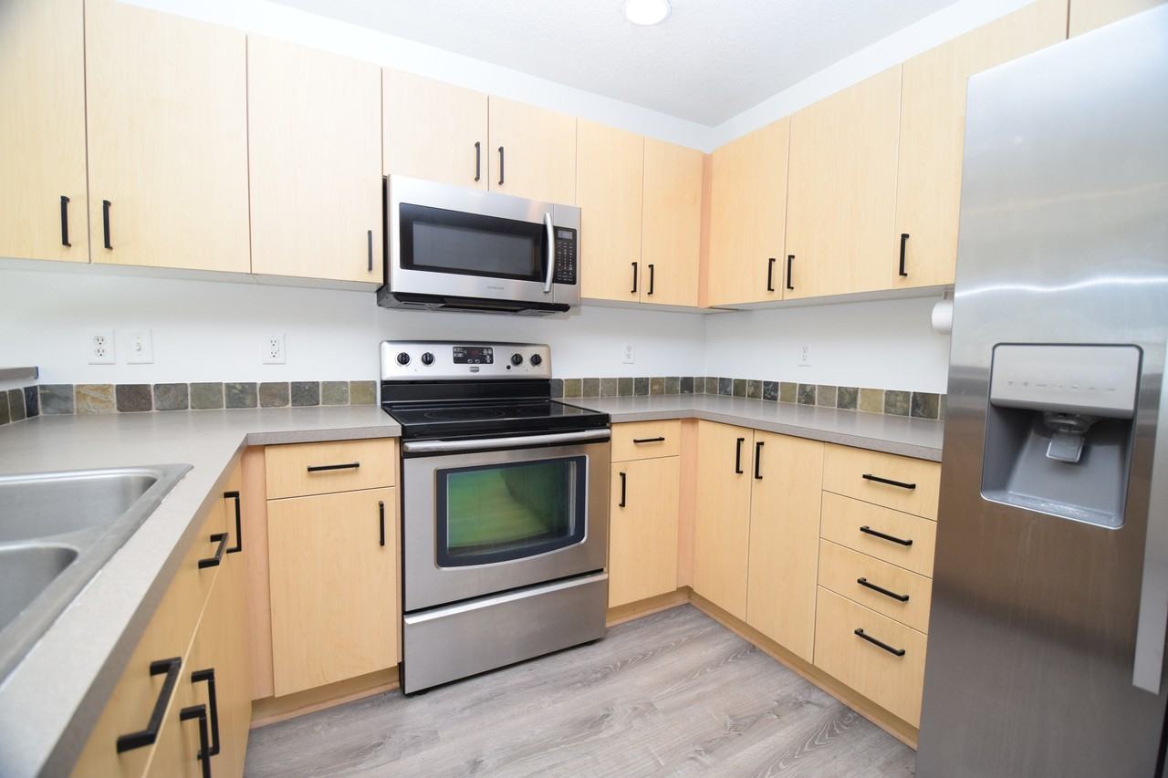 207 Se Harlow Ave #1 - Photo 3 of 38