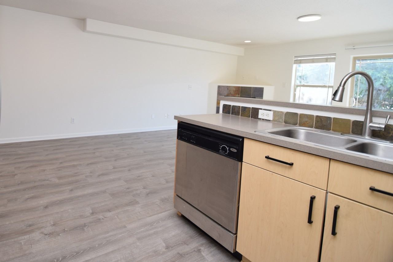 207 Se Harlow Ave #1 - Photo 4 of 38