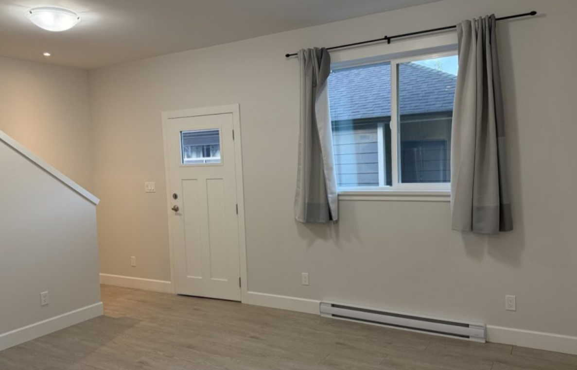 3099 Keystone Dr Lowr - Photo 2 of 5