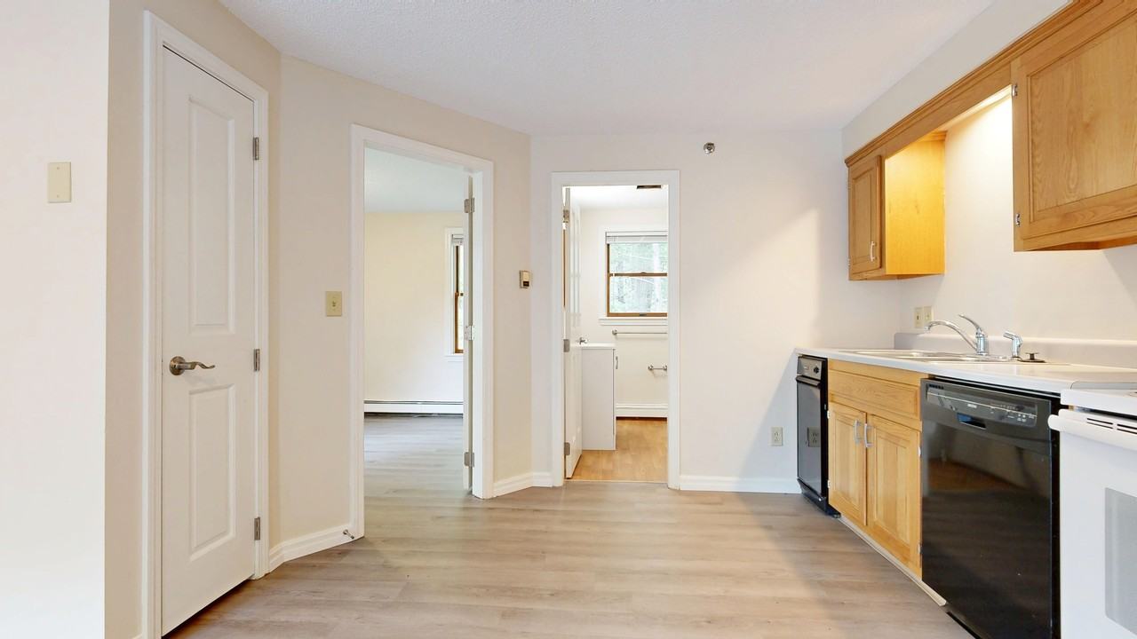 1 Ledgeview LaneApt #6 - Photo 4 of 27