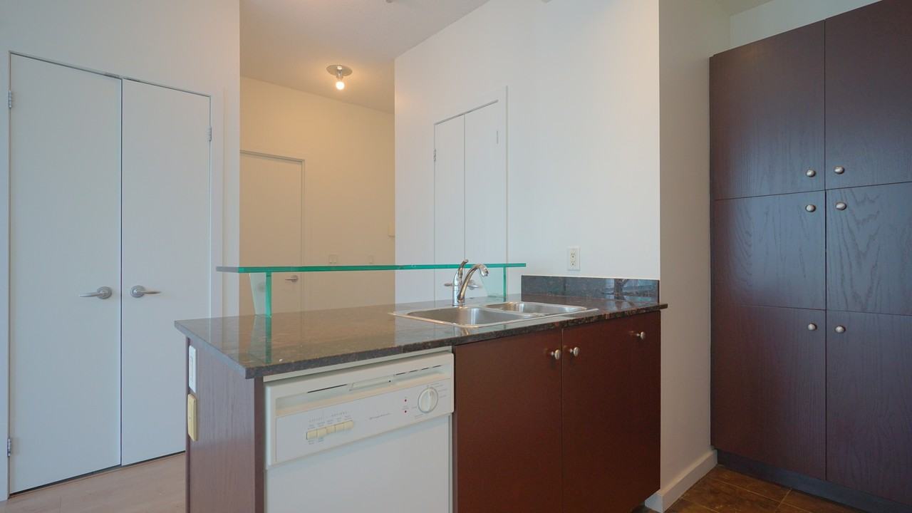 208 The Waterclub Condominiums #2401 - Photo 7 of 17