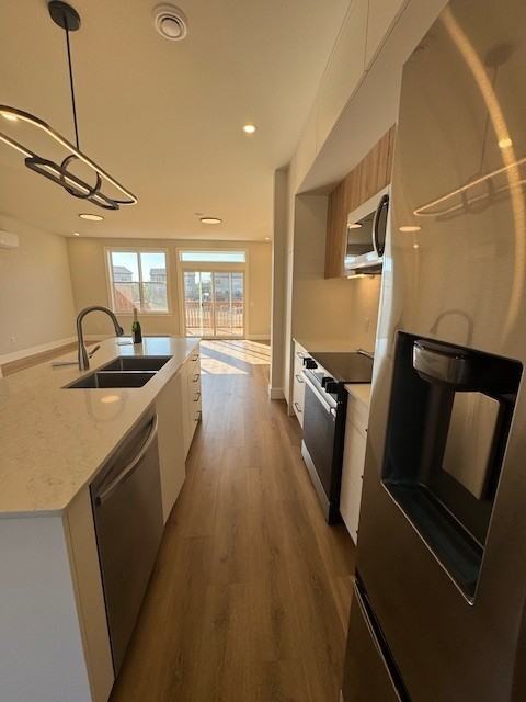 41 Colonial Cres #1 - Photo 5 of 32