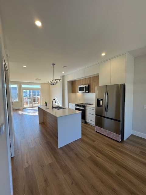 41 Colonial Cres #1 - Photo 7 of 32