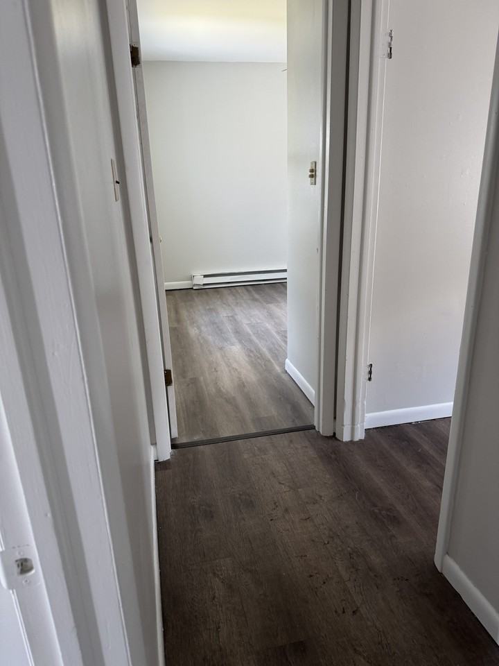 154 S Broadway #C - Photo 3 of 8