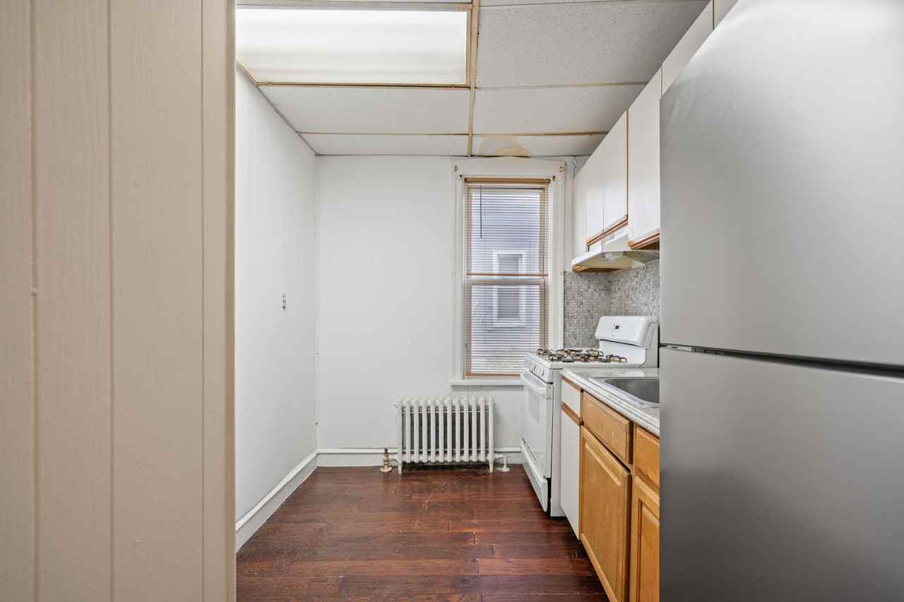 156 Chestnut Ave Apt 1f #1F - Photo 2 of 8