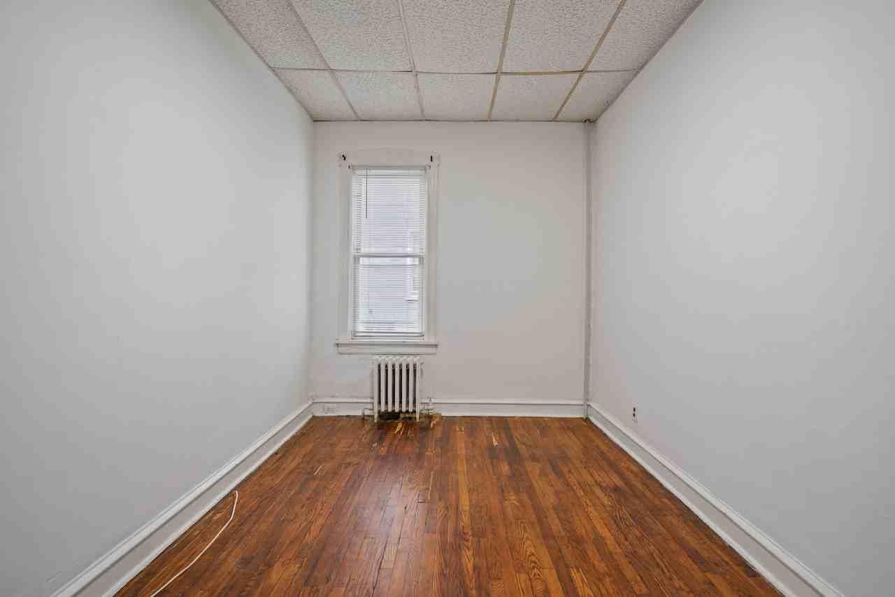 156 Chestnut Ave Apt 1f #1F - Photo 5 of 8
