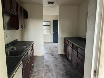 1218 Dewey Ave #10 - Photo 3 of 32