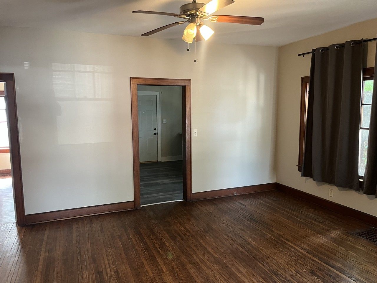 1216 N Limestone St #1216 - Photo 3 of 13