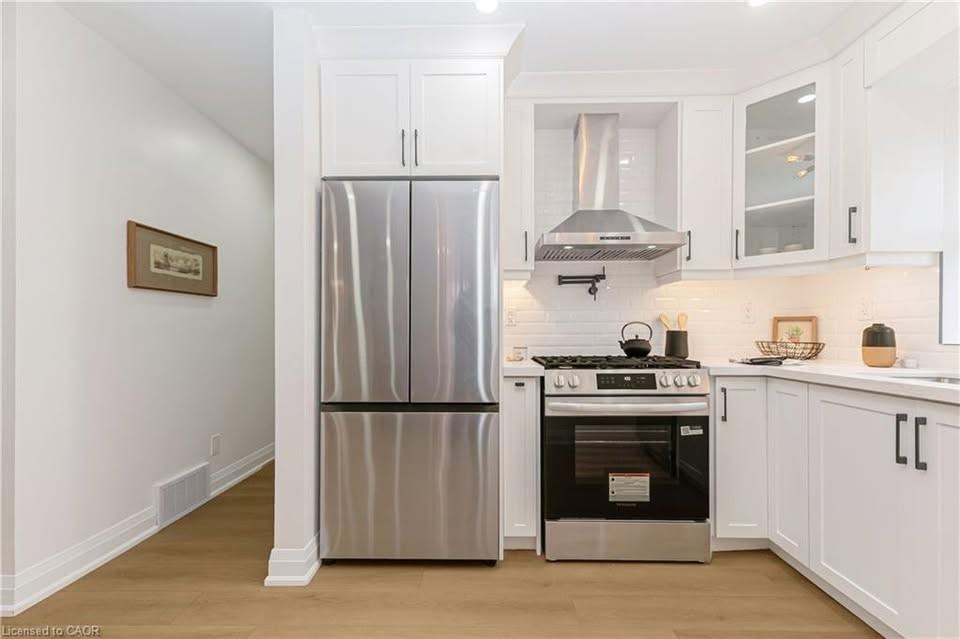 487 East 37th St #1 - Photo 4 of 21