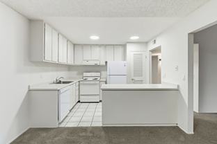 Clubside Apartments 2 MONTHS RENT FREE - Photo 1 of 1