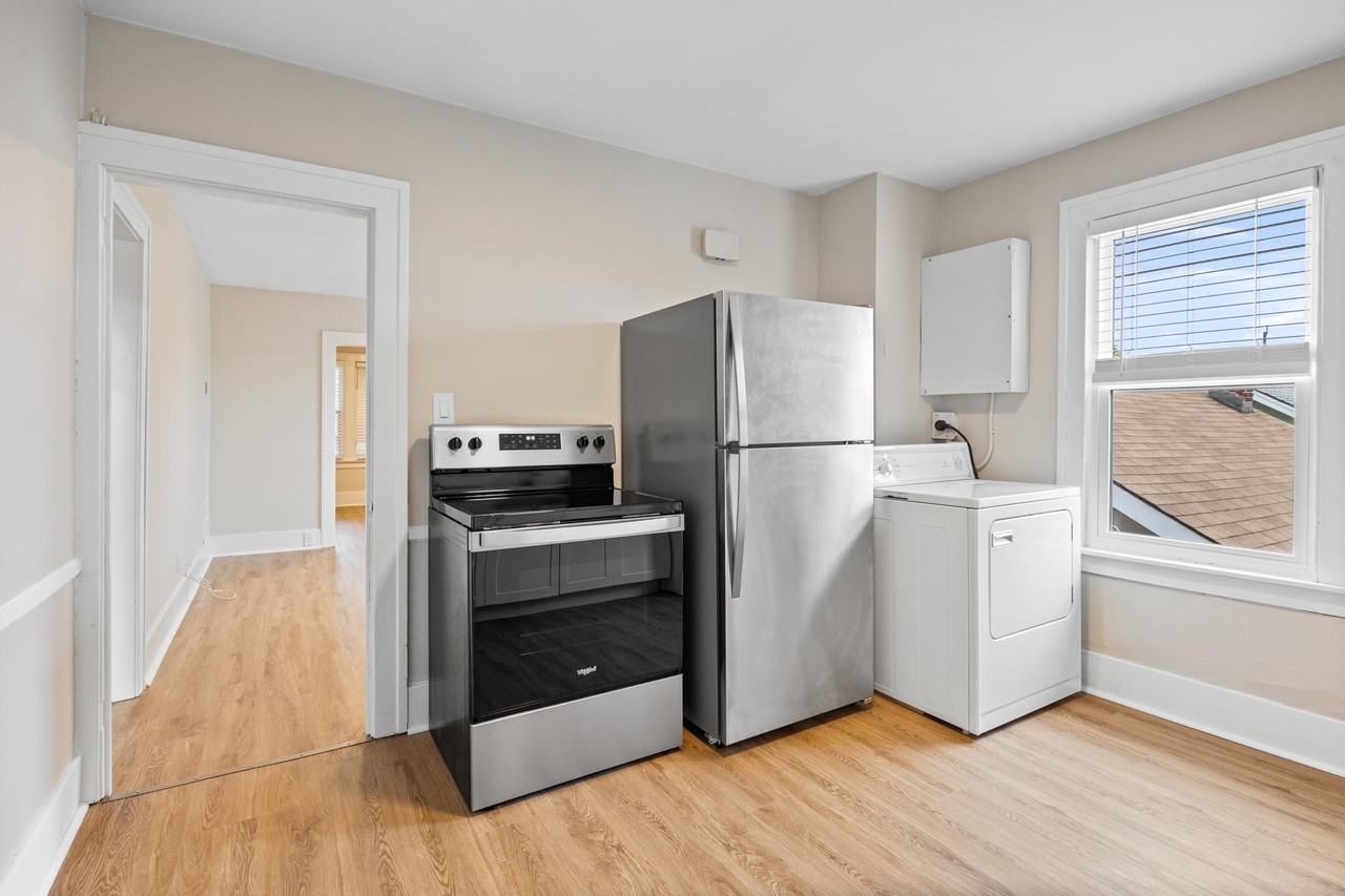 1358 Pierre Ave Uppr - Photo 2 of 14