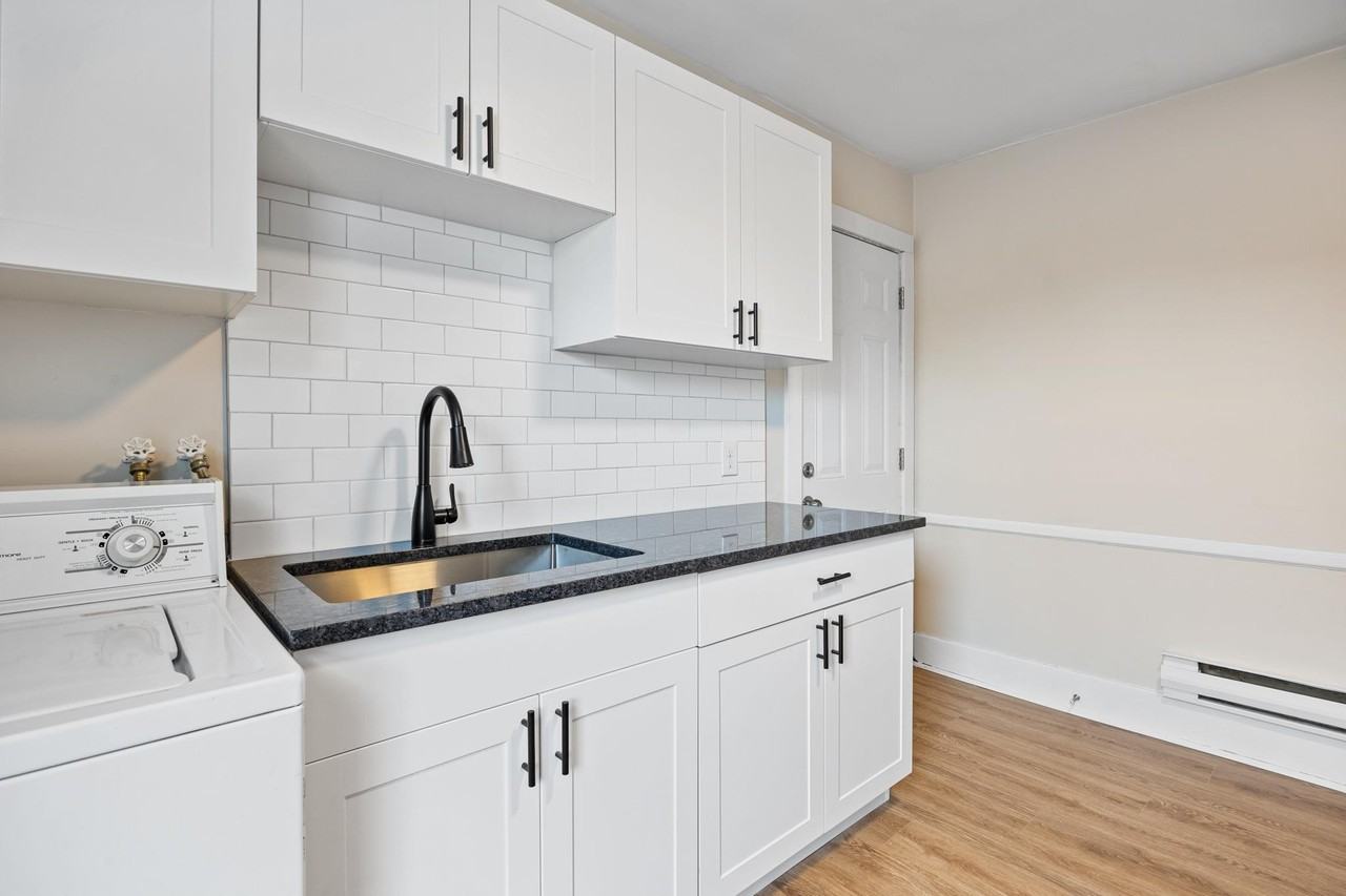 1358 Pierre Ave Uppr - Photo 3 of 14