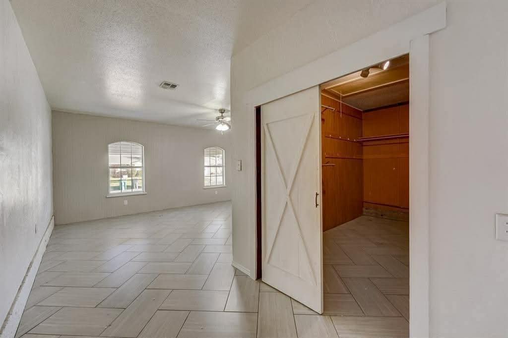2600 Sw 78th St #1 - Photo 3 of 20