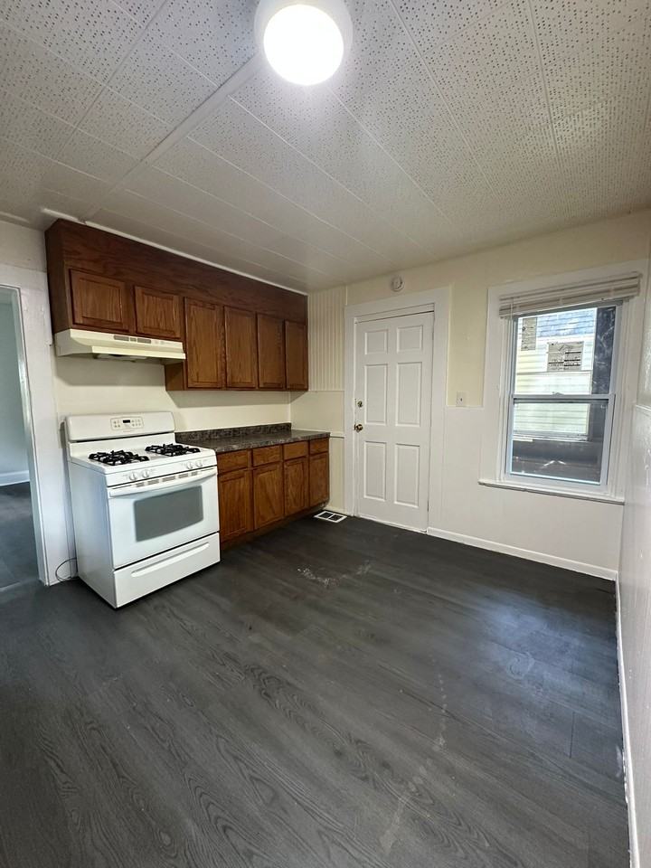 336 Edmund Ave #1 - Photo 5 of 11