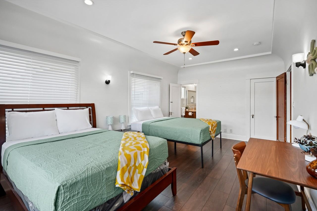 4232 S Olive St #1 - Photo 3 of 9