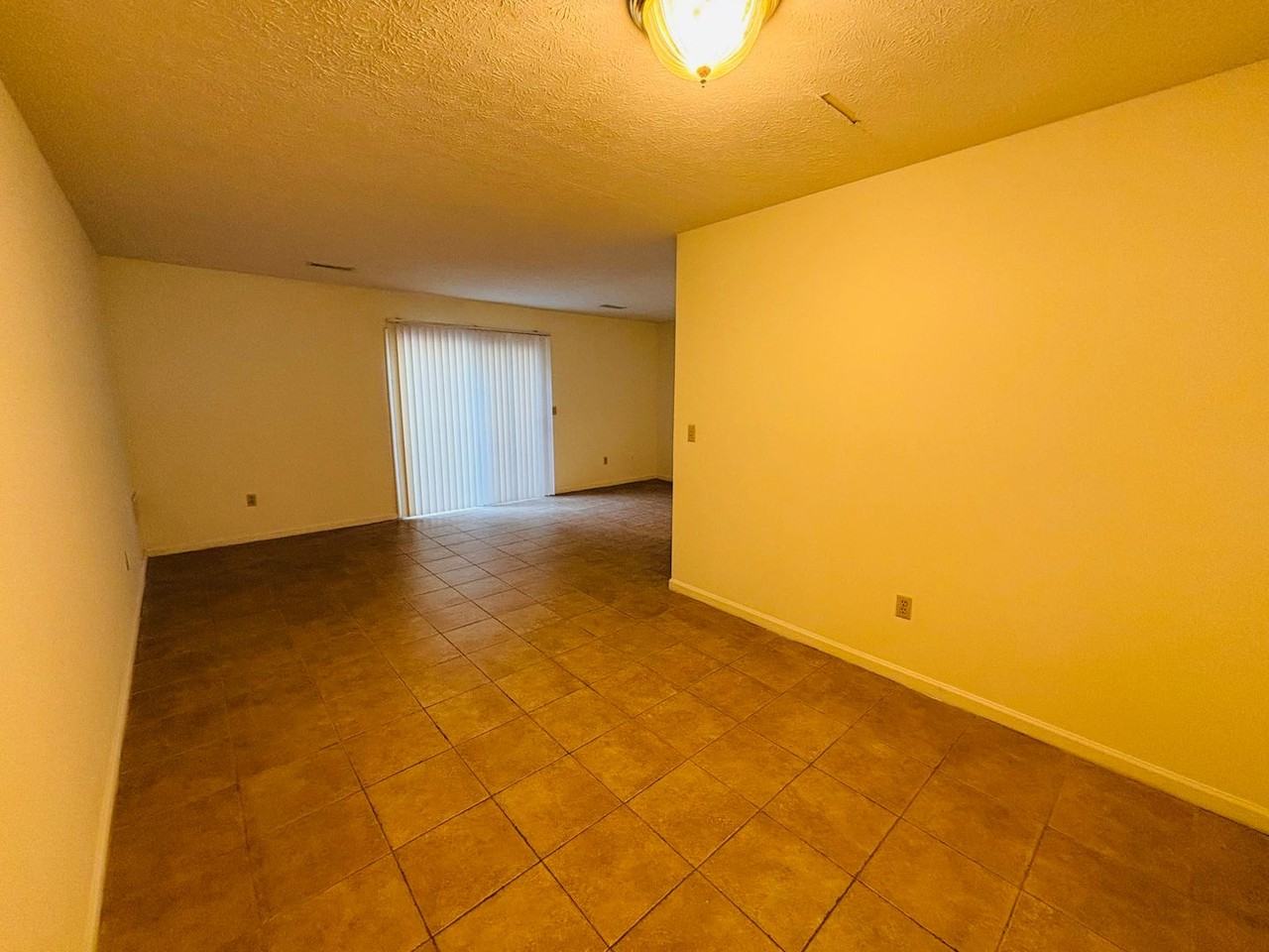 1710 Emerald St - Photo 5 of 18