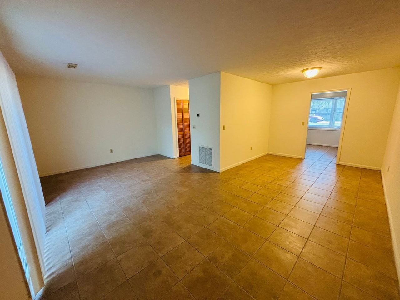 1710 Emerald St - Photo 6 of 18