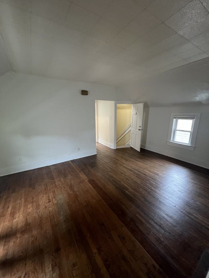 336 Edmund Avenue WestUnit 2 #2 - Photo 3 of 9