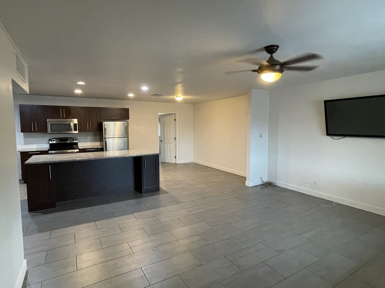 1730 S Parkside Dr - Photo 2 of 25