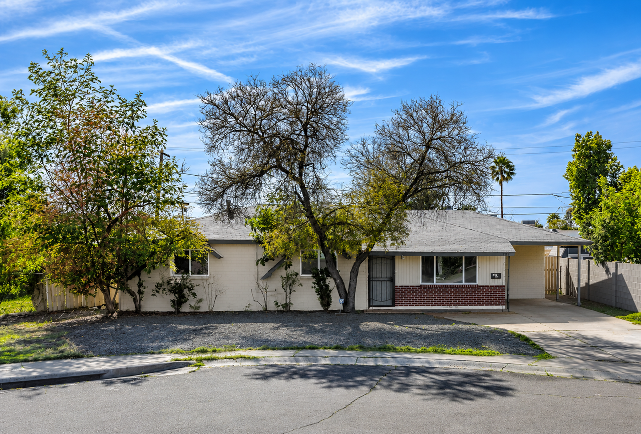 1730 S Parkside Dr - Photo 4 of 25