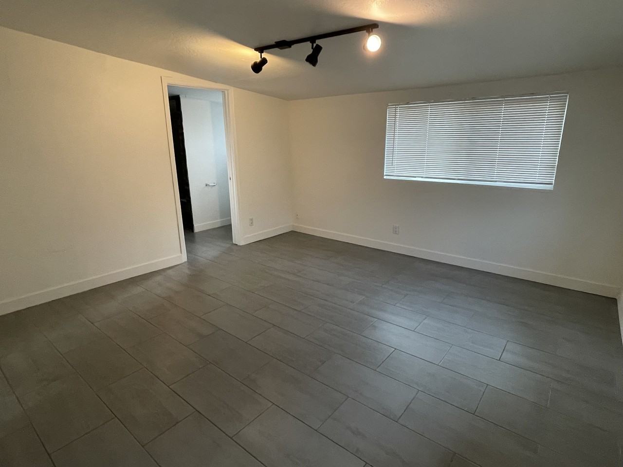 1730 S Parkside Dr - Photo 5 of 25
