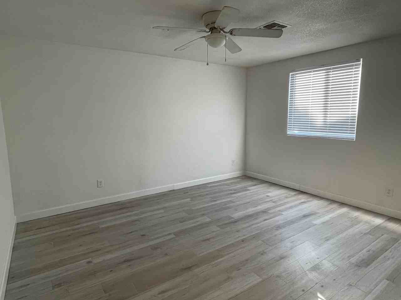 824 W Romo Jones St - Photo 4 of 14