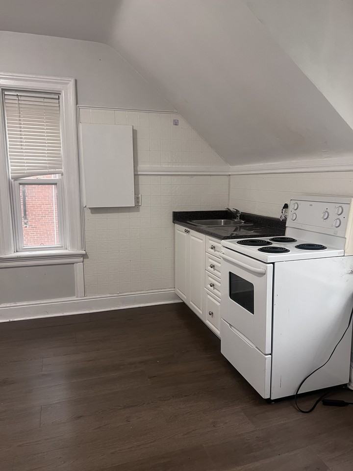 30 Wellington St W #2 - Photo 2 of 10