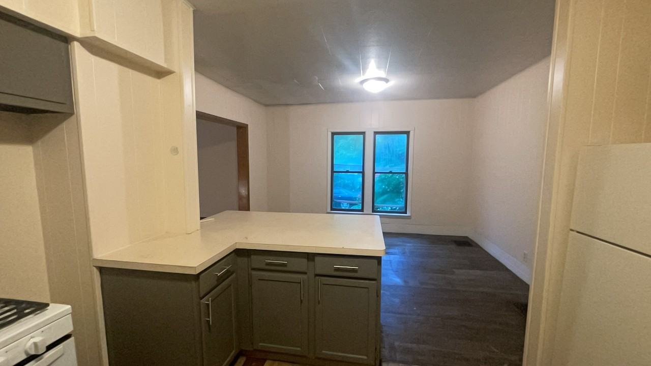 1015 S Columbia Ave #1 - Photo 7 of 11
