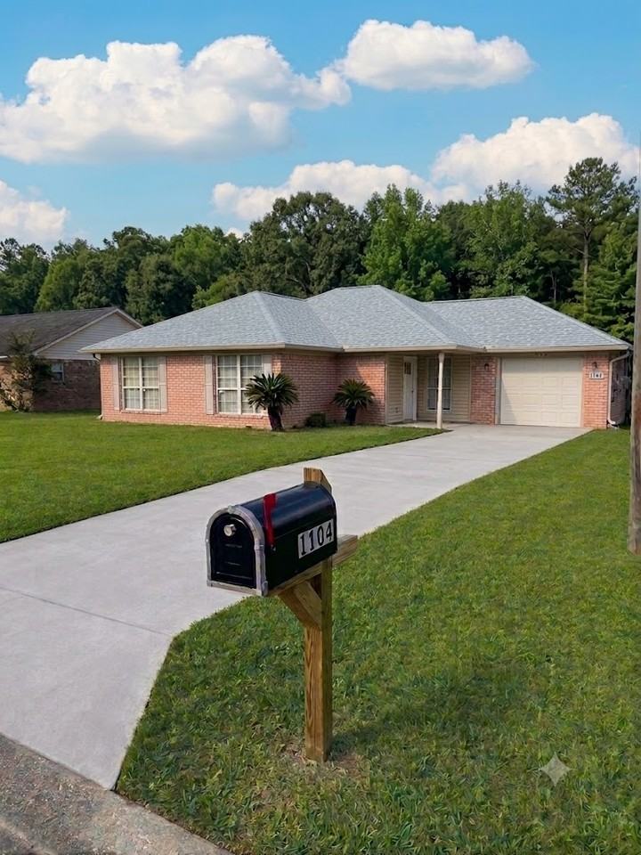 1104 Ballard Dr #1