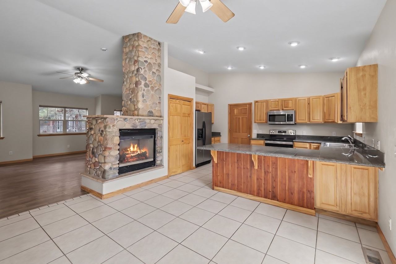 27 Ebony Ct #1 - Photo 3 of 16