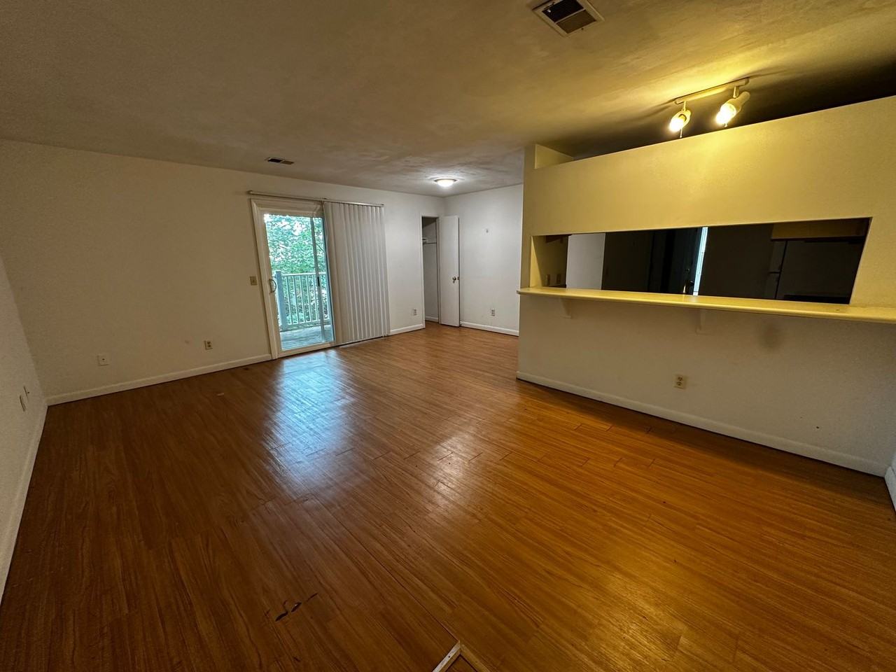 1209 University Ter #G - Photo 2 of 12
