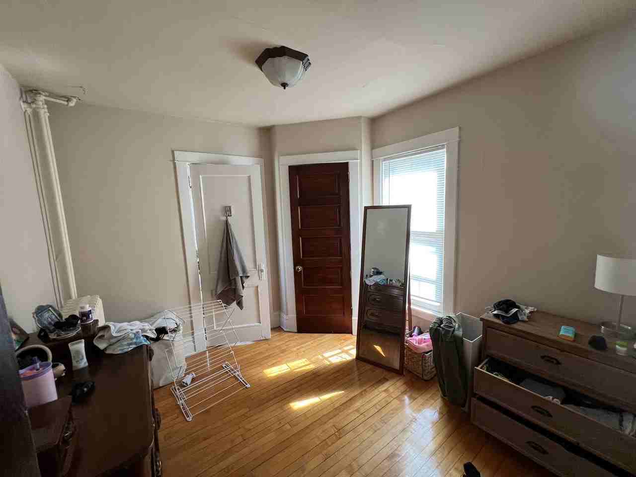 916 E Gorham St - Photo 5 of 17